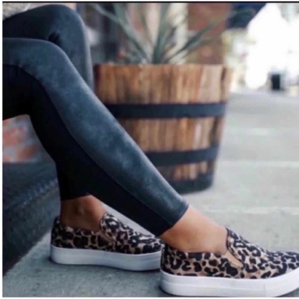 Steve Madden Animal Print Slip On Shoes Size 9
